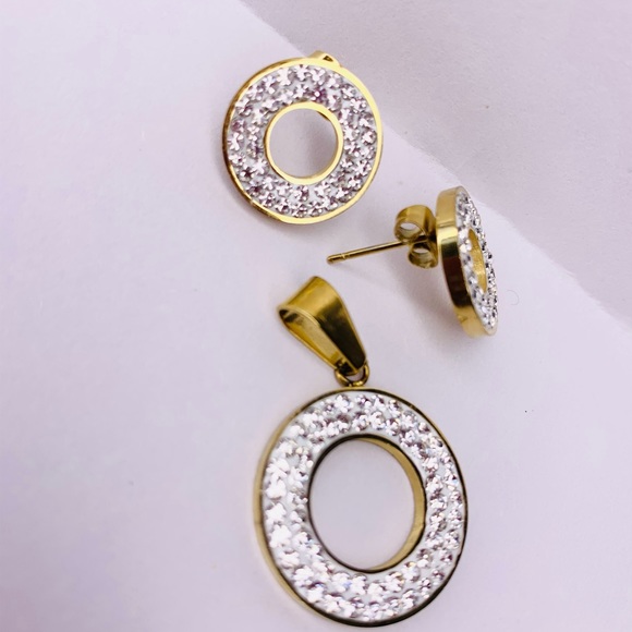 Circle shaped Gold Plated Earrings and Pendant Set Long Lasting, non faded - Picture 4 of 5